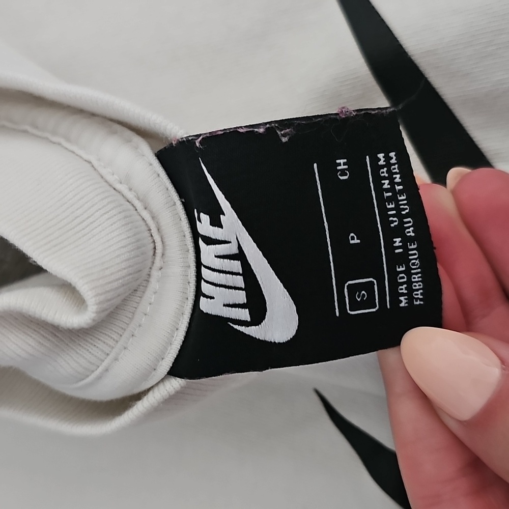 Nike White and Black Cropped Tee - Picture 2 of 2